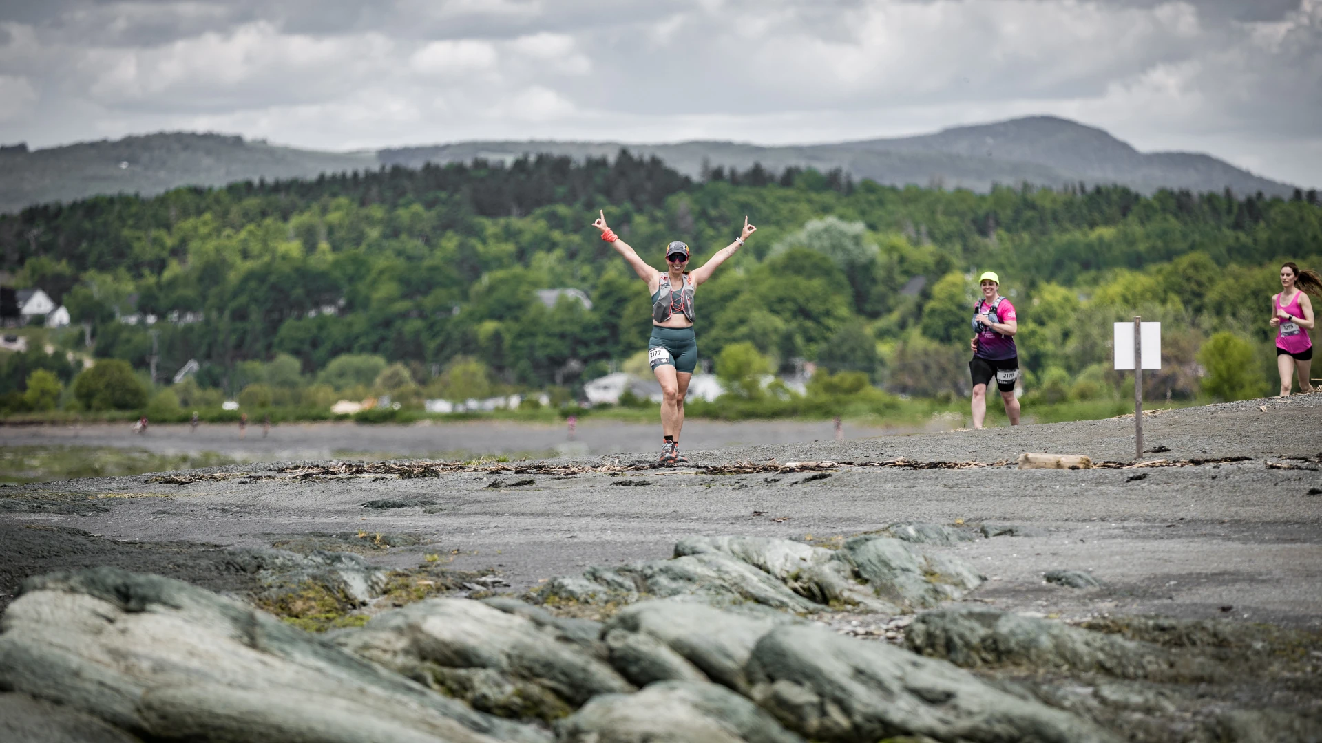 Coureurs sur le bord de l'ile